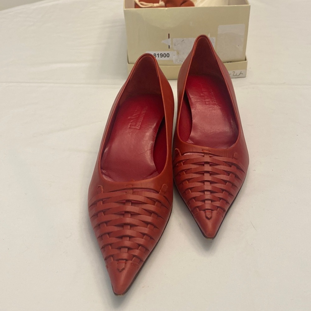 Great shoes hardly worn.  That’s the truth.  Great dark rich red. Box dust incl